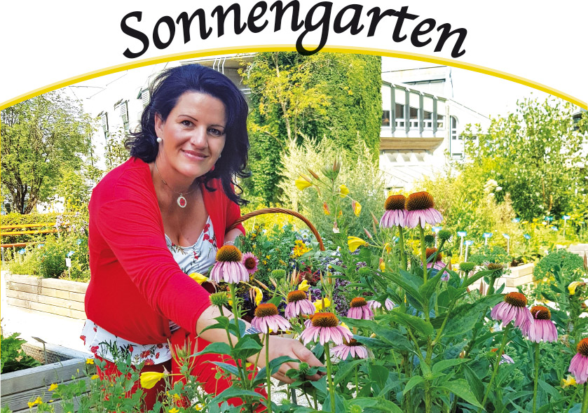 Eva Tragner begrüßt dich in ihrem Sonnengarten